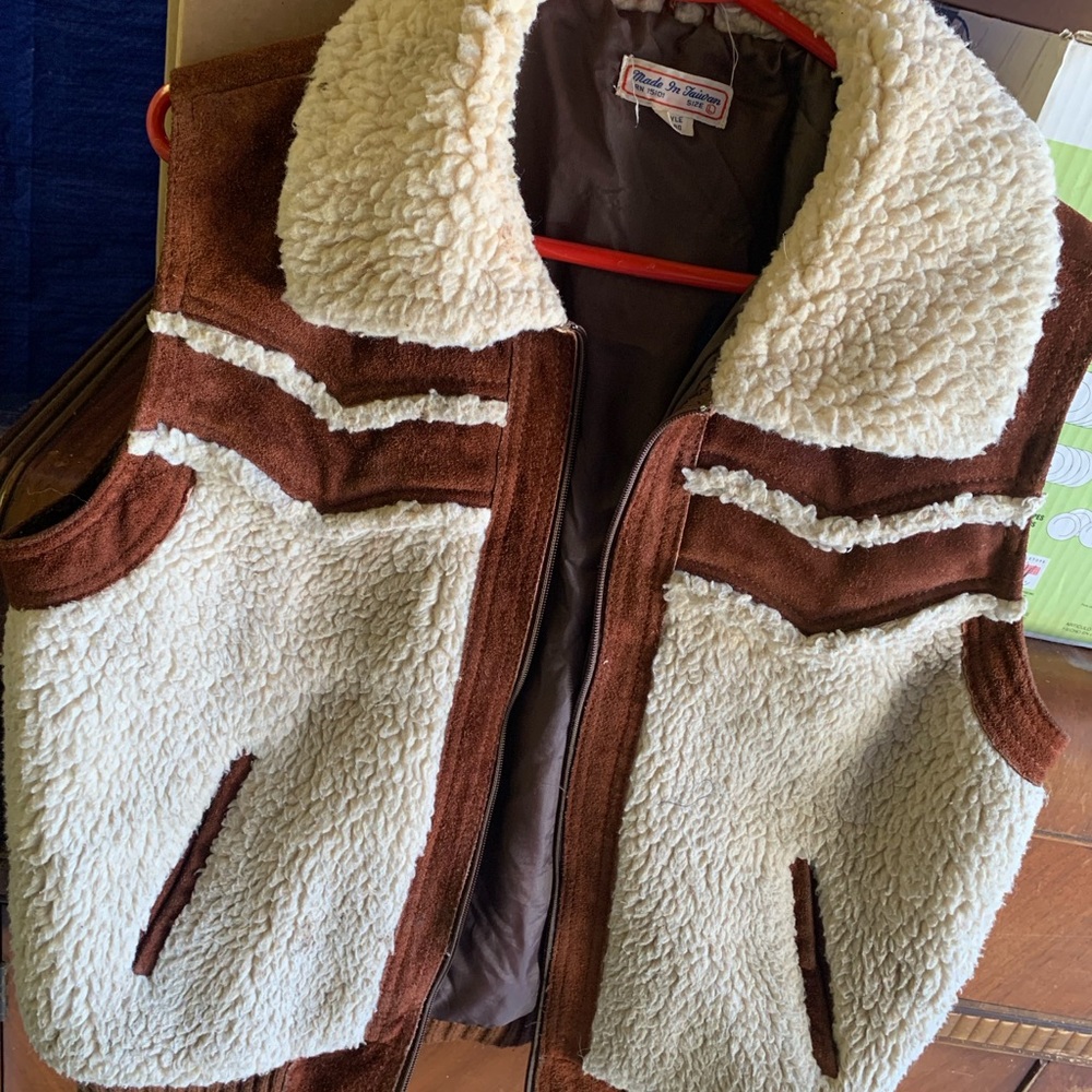 Vintage-Inspired Sherpa Vest - Brown & Cream
